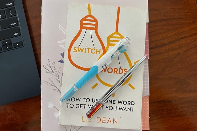 Image of Oracle of the Witch Tarot Deck.